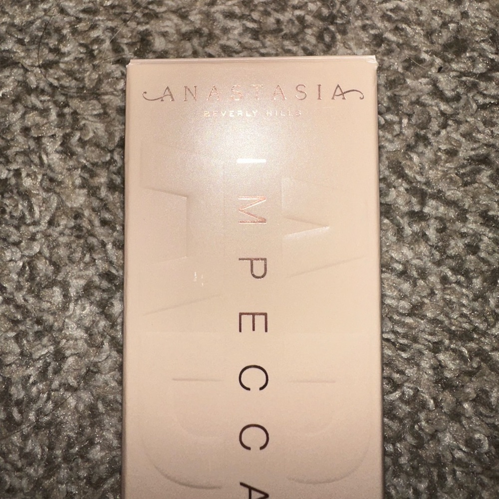 Anastasia Beverly Hills Impeccable Blurring Foundation - 00N Cream Foundation - Picture 2 of 14